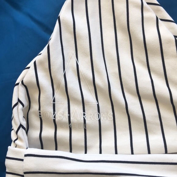 SOLD Top - Picture 3 of 3